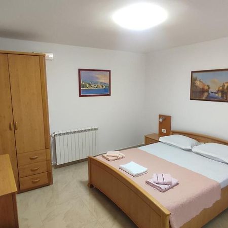 Apartments Familia Budva Exteriör bild